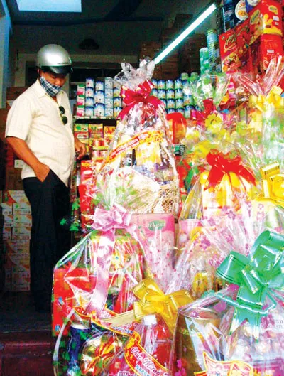 Thị trường quà gói sẵn-Lo hàng dỏm, ít người mua